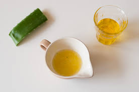 aloe vera and carrot seed oil face mask